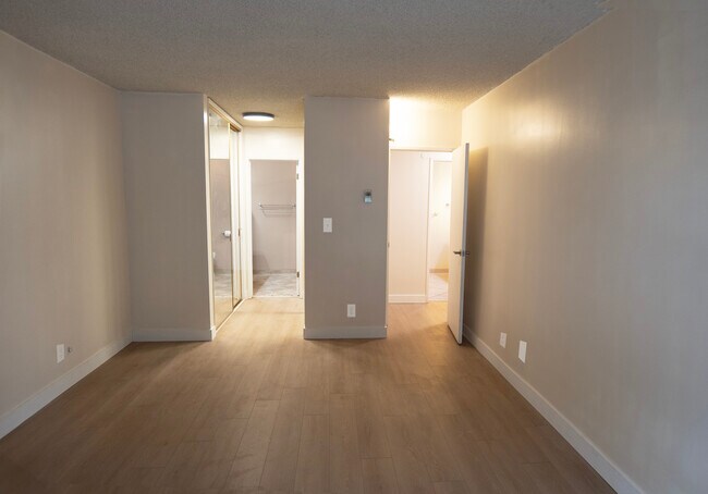 Master Bedroom Ensuite Bathroom, Closet, and entry view - 5625 Windsor Way