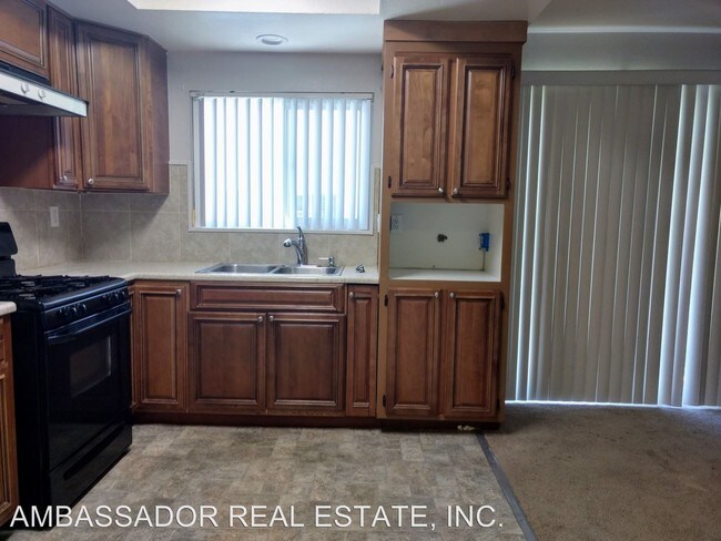 Building Photo - 247 Alestar St