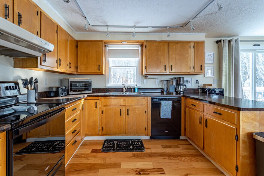 Building Photo - 8 Ruland Rd