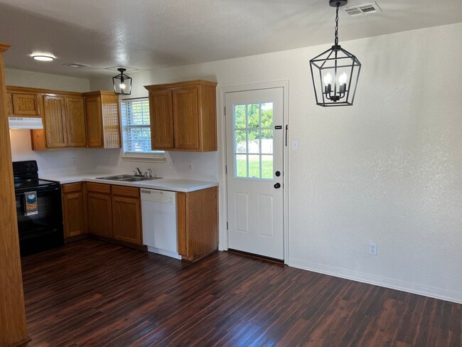 Building Photo - 250 Betty Jane Ln