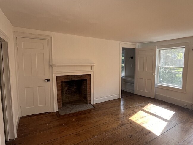 Building Photo - 434 Hurlbutt St