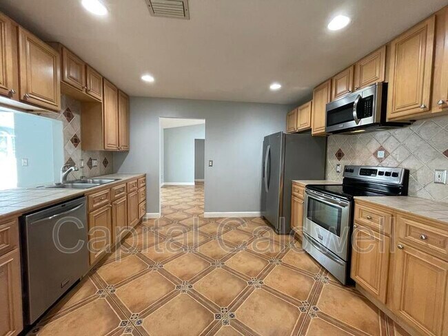 Building Photo - 12813 Starling Dr