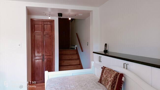 Building Photo - 5557 S Harper Ave