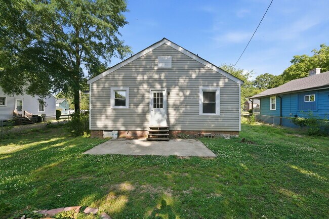 Building Photo - 214 Markham St