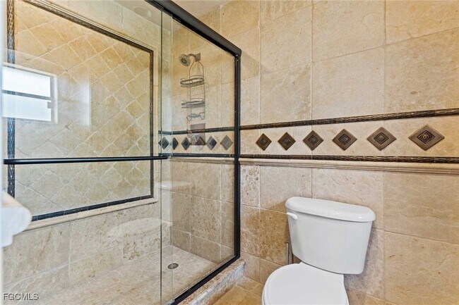 Building Photo - 252 Bayshore Dr