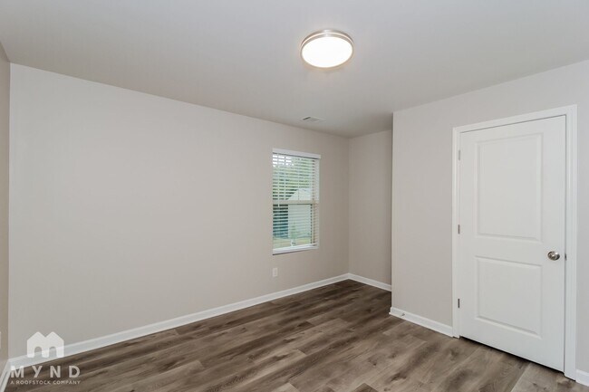 Building Photo - 376 Scotland Dr