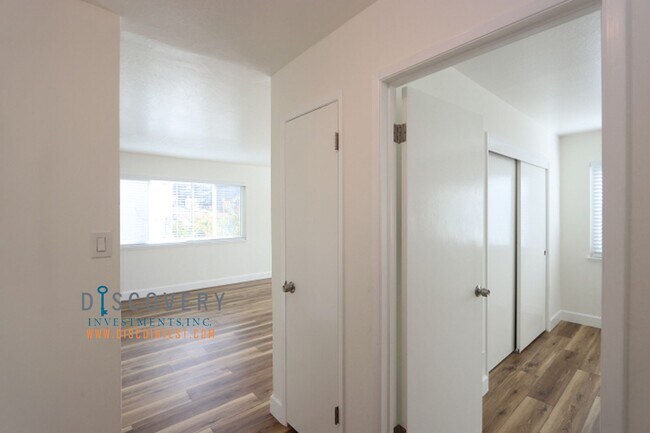 Building Photo - 1130 Wellington St