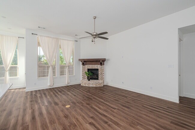 Building Photo - 720 Wycliffe Dr
