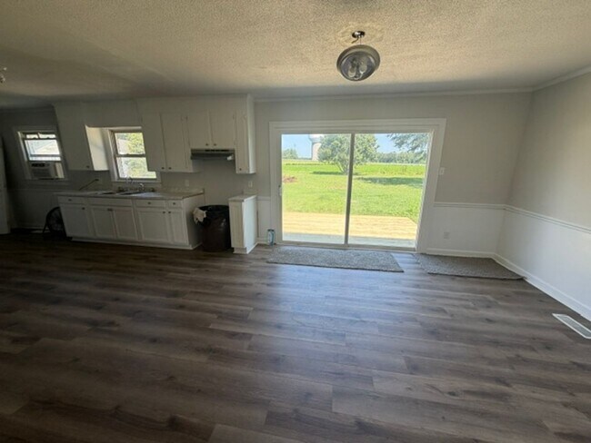 Building Photo - 2146 Crescent Dr