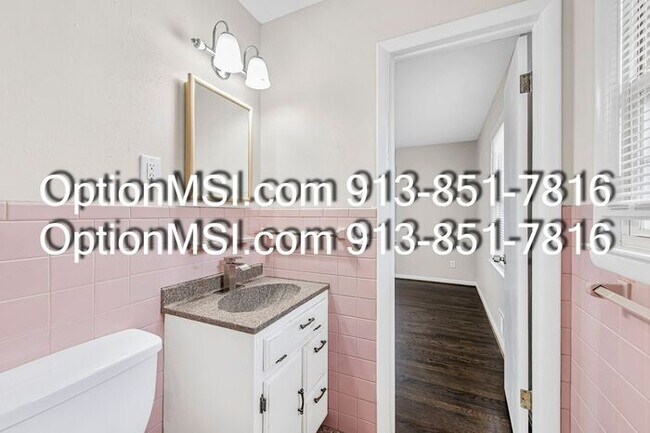 Building Photo - 1/2 month free if moved in by 1/25/26!! Move-in ready!!