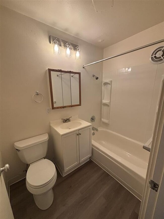 Interior Photo - Crestview
