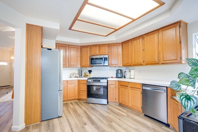 Building Photo - Gorgeous Single story home - walking dista...