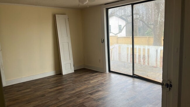 Building Photo - 312 Earnie Ln