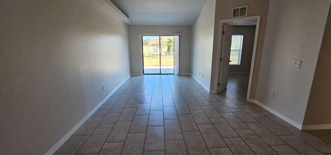 Building Photo - Charming 3 Bedroom, 2 Bathroom Duplex  – Available Now!