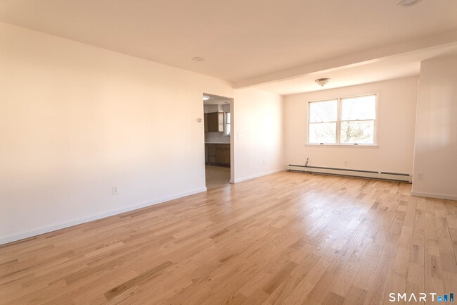 Building Photo - 751 Old Stratfield Rd