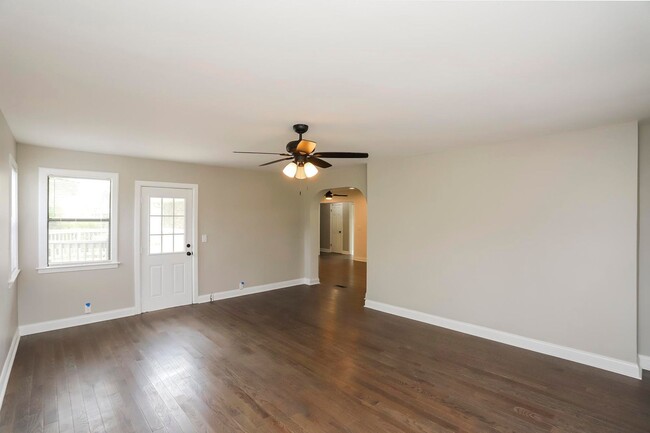 Building Photo - 505 W Angela Cir