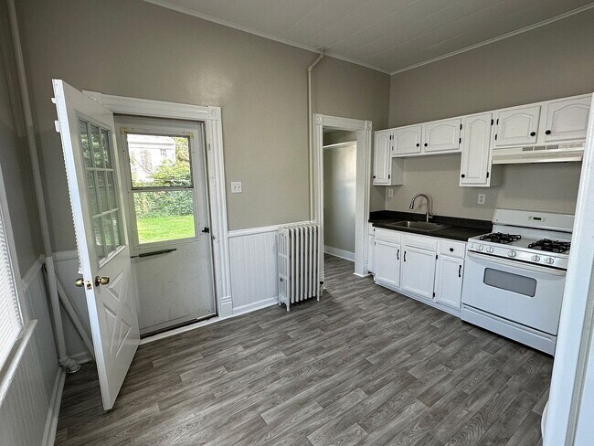 Building Photo - Single Family Home
