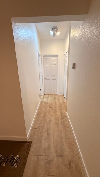 Building Photo - 305 Donna Dr