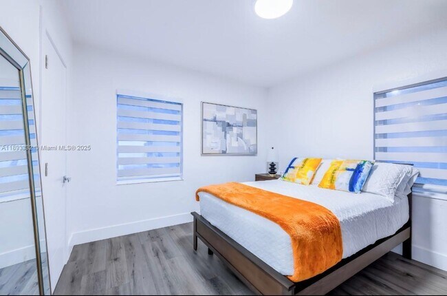 Building Photo - 348 Minola Dr