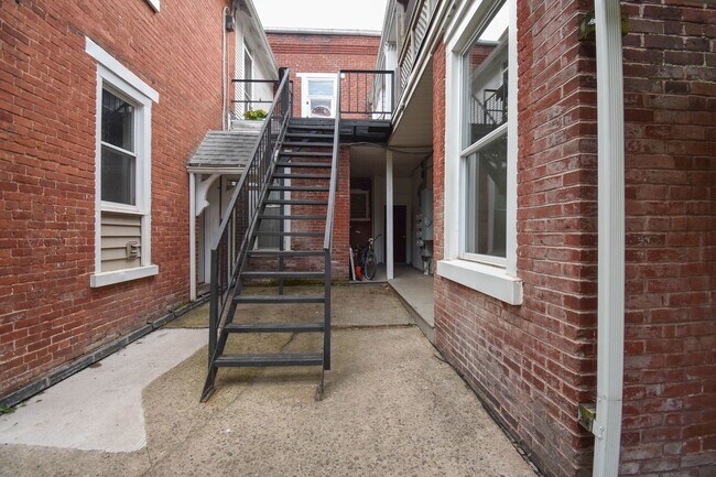 Building Photo - RTSA301