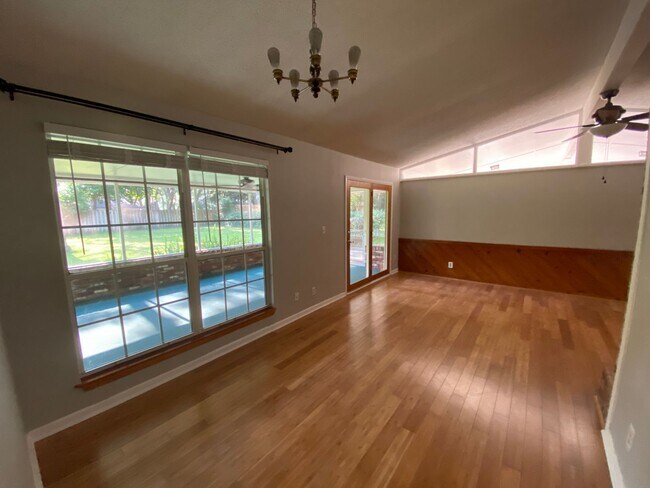 Building Photo - Dream Coastal Living in Neptune Beach!
