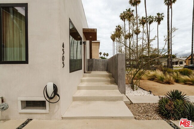 Building Photo - 4507 10th Ave