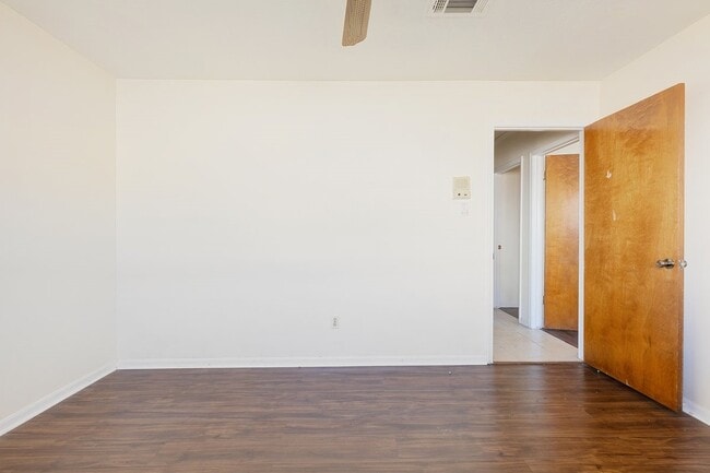 Building Photo - 1006 Bolton Dr