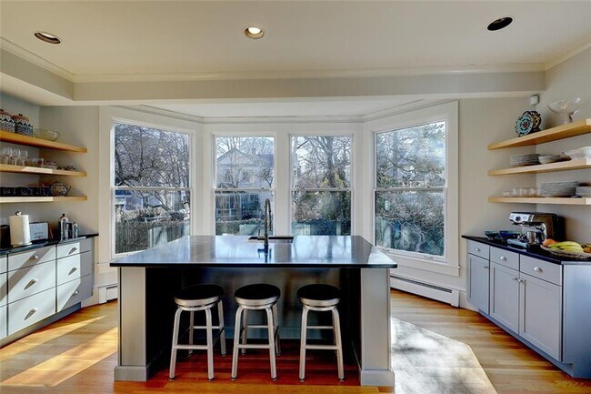 Building Photo - 37 Barnes St