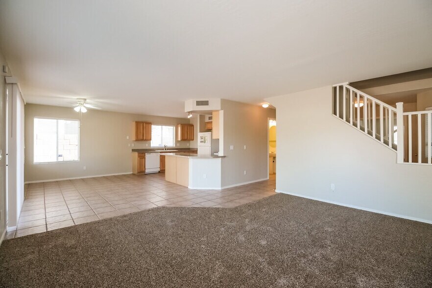 Building Photo - 14892 W Laurel Ln