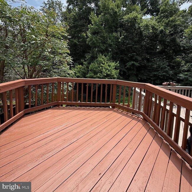 Building Photo - 8442 Springfield Oaks Dr