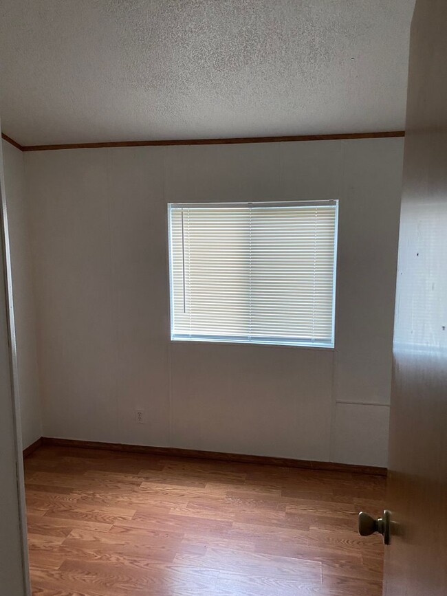 Building Photo - Two Bedroom 1 Bath Mobile