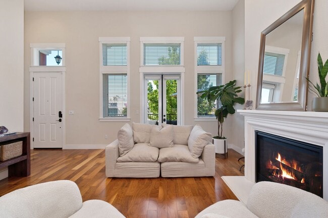 Building Photo - 3 bedroom | 2.5 bathroom | Crocker Village Brownstone