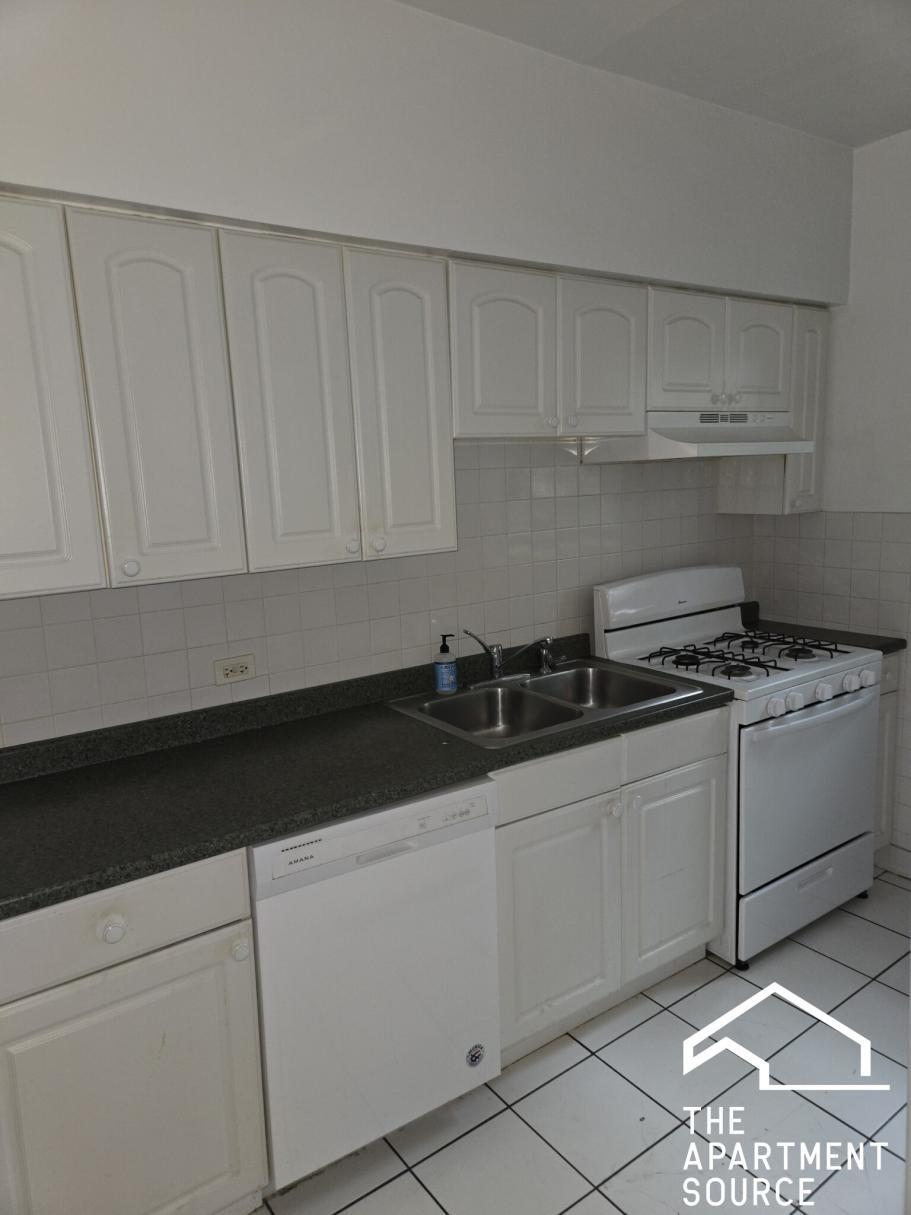 Building Photo - 828 Reba Pl