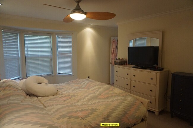 Building Photo - 10 Carlyle Ct