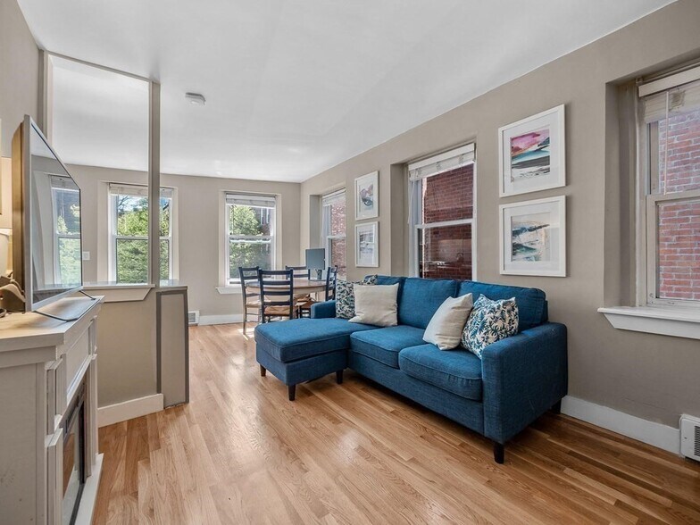 Building Photo - 19 Charter St