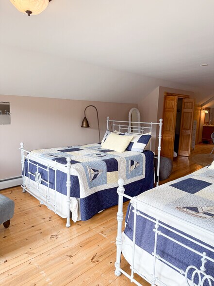 Building Photo - 440 S Peninsula Ln