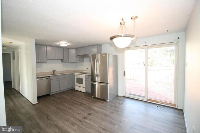 Building Photo - 1378 Rollinghouse Dr