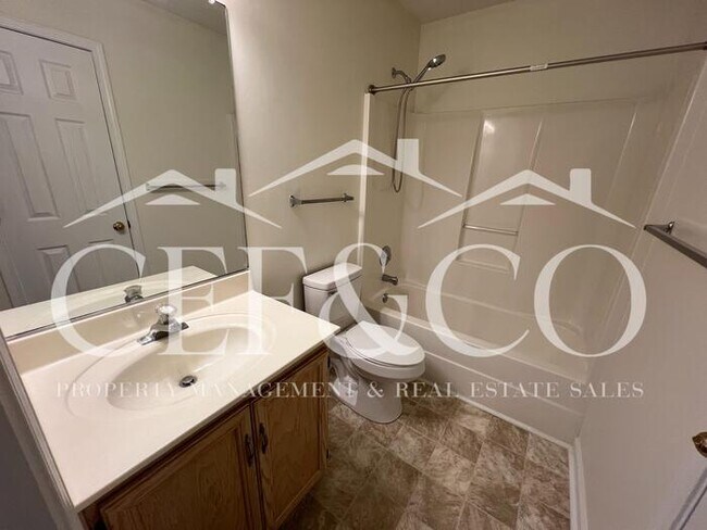 Building Photo - Lovely 2 bedroom 2 bathroom townhome now available.