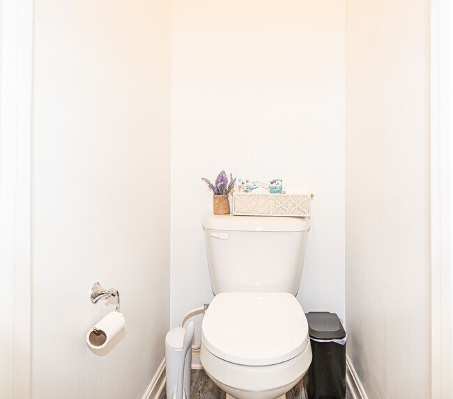 Building Photo - Spacious 4-Bedroom, 2.5-Bath Home for Rent...