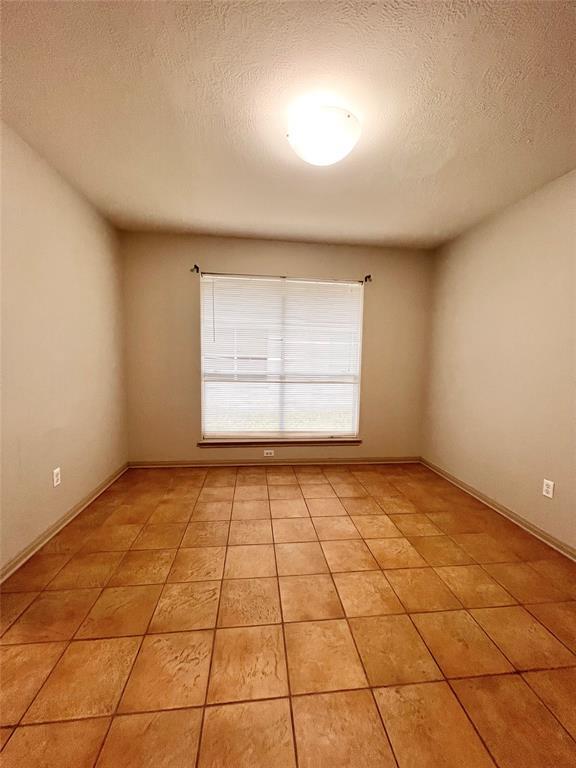 Building Photo - 1405 Manor Dr