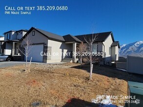 Building Photo - Charming Upper level 3 Bedroom Home