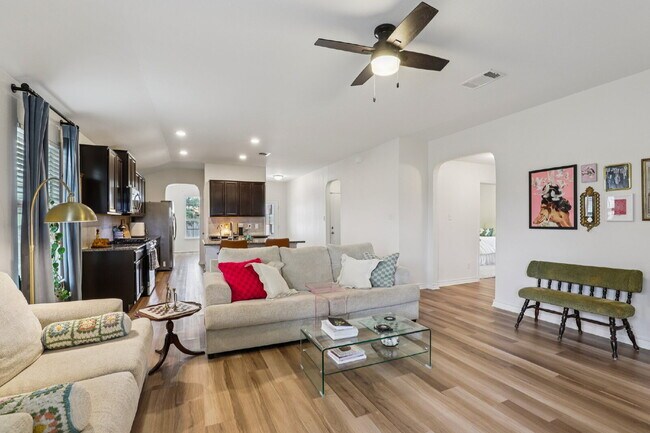 Building Photo - "Charming 3-Bedroom Haven with Granite Elegance in San Antonio!"