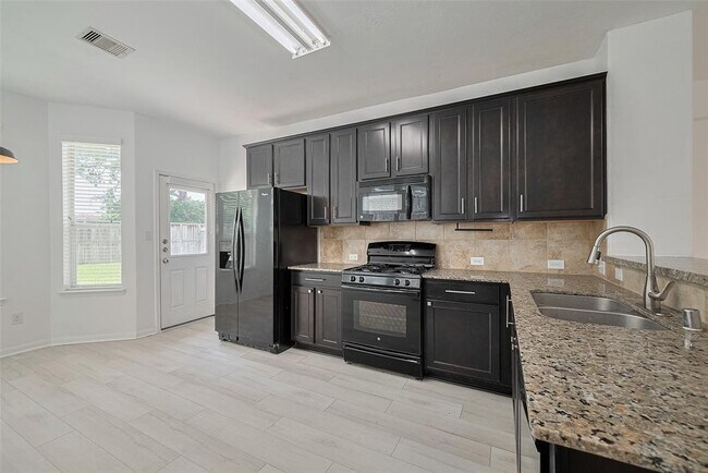 Building Photo - 23611 Plantation Pines Ln