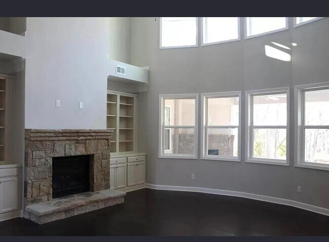 Building Photo - 428 Silver Brook Dr