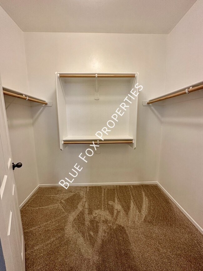 Building Photo - 12830 N Fox Hollow Dr