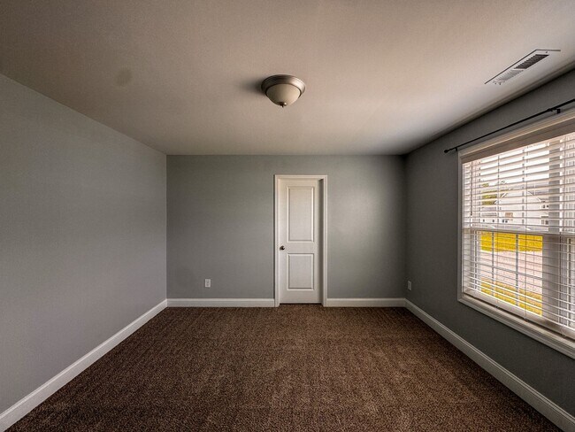 Building Photo - Stunning 4 Bed 2.5 Bath Home in Moore County