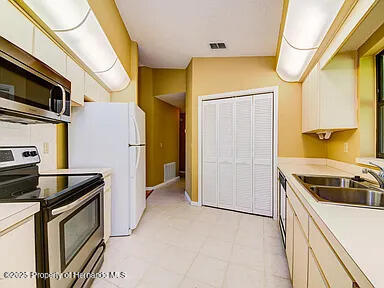 Building Photo - 13460 Little Farms Dr