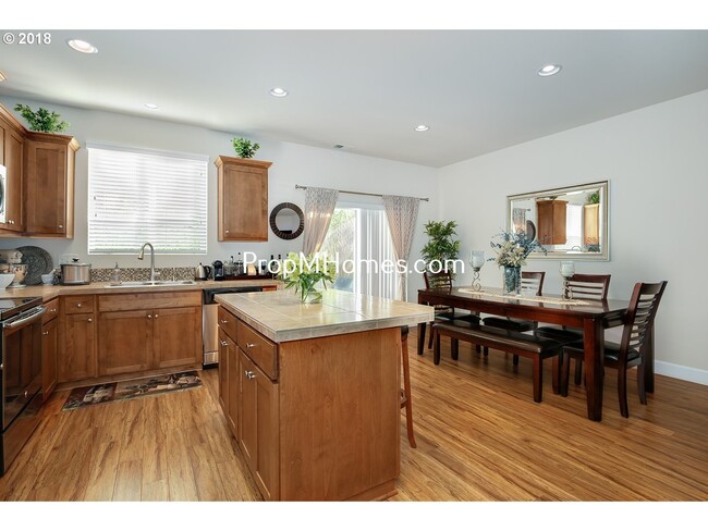 Building Photo - Charming Damascus Three Bedroom Townhome i...