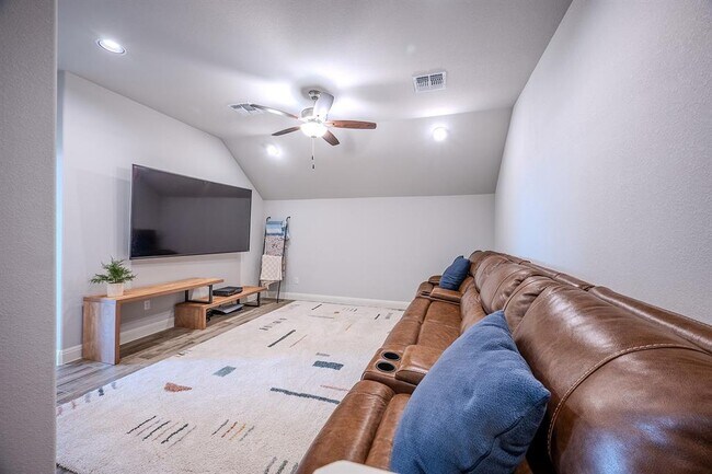Building Photo - 227 Dally Ct