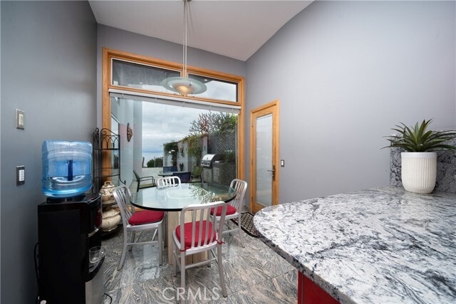 Building Photo - 1733 Vallecito Dr